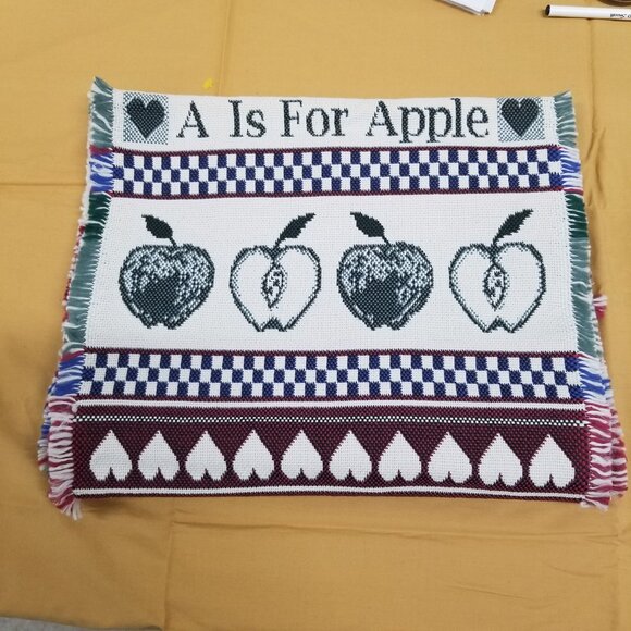 Farmhouse Apples & Hearts Table Runner Vintage Tapestry Country Cottage Linen - Picture 4 of 10